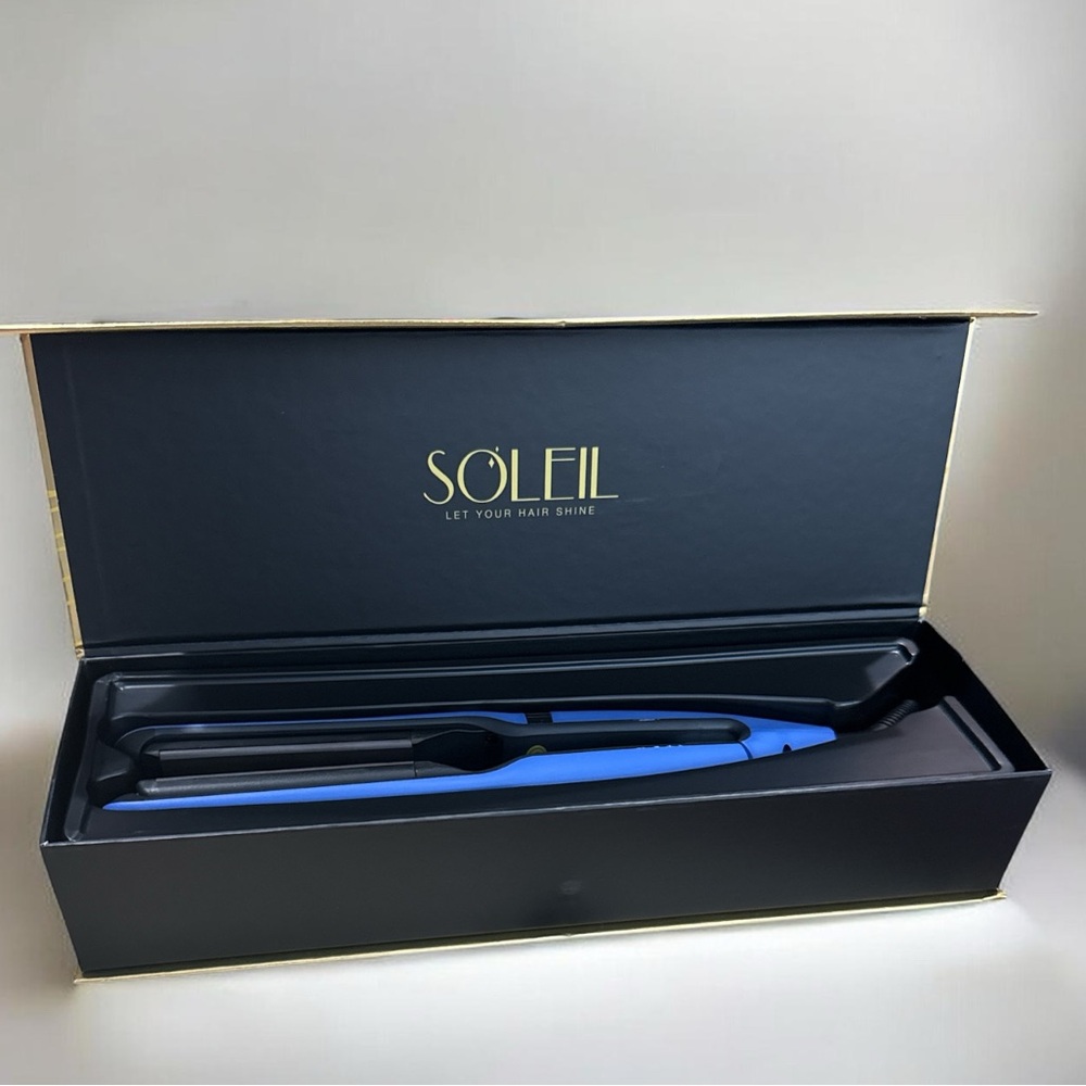 NIB Soleil Blue Hair Straightener